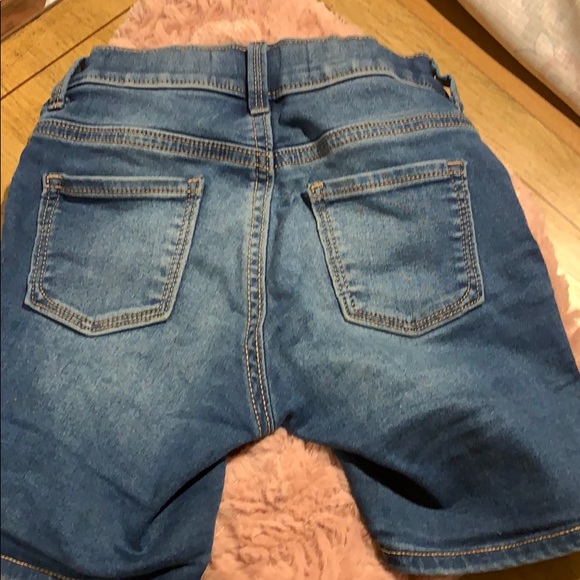 Girls denim shorts size 8 - Picture 2 of 3